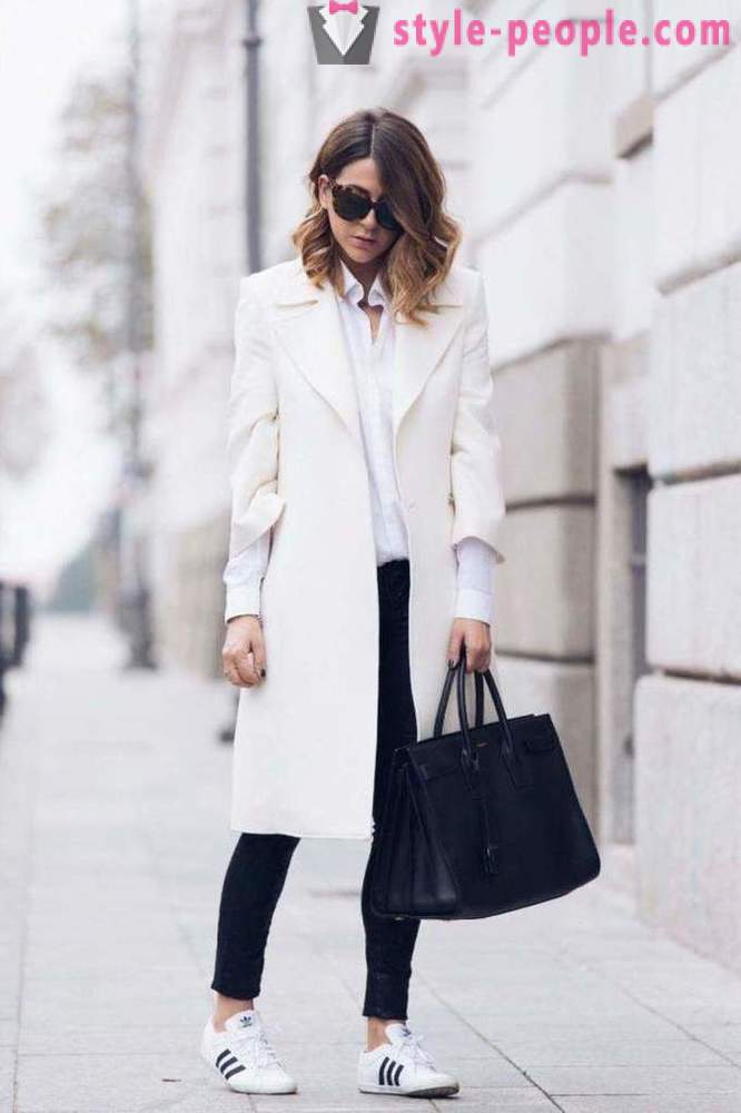Από τι να φορέσει ένα άσπρο παλτό: χαρακτηριστικά, τύπους και τον καλύτερο συνδυασμό
