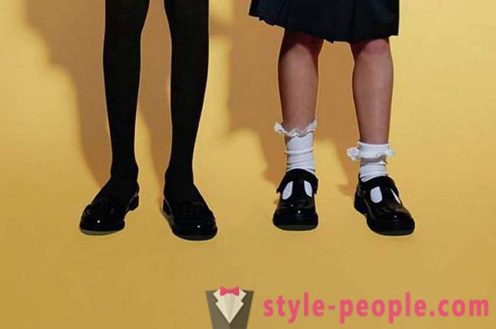 Πώς να επιλέξετε τα παπούτσια για κορίτσια στο σχολείο: Συμβουλές και σχόλια για τους κατασκευαστές