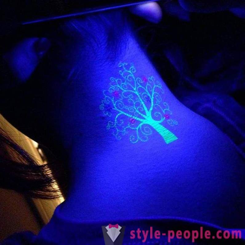 Τατουάζ που είναι ορατές μόνο κάτω από υπεριώδες φως