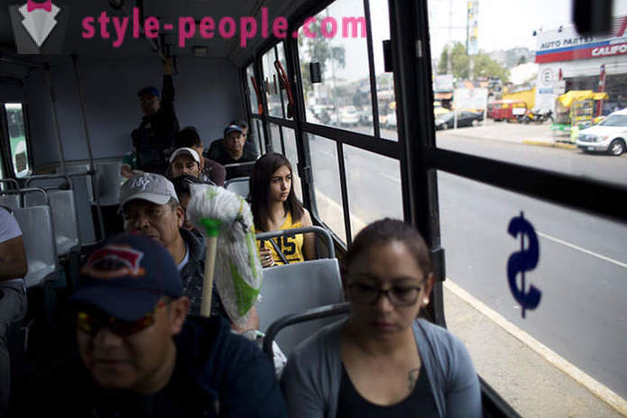 Γιατί οι κάτοικοι της Πόλης του Μεξικού αγοράσει εικονική κινητά τηλέφωνα