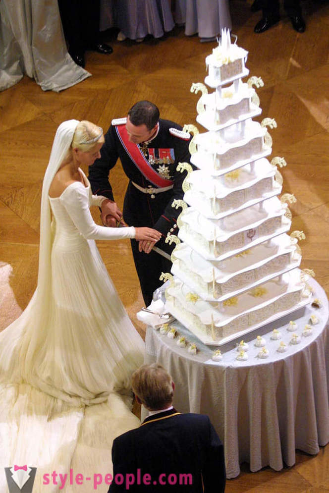 Μια επιλογή από εντυπωσιακά τις βασιλικό γάμο κέικ