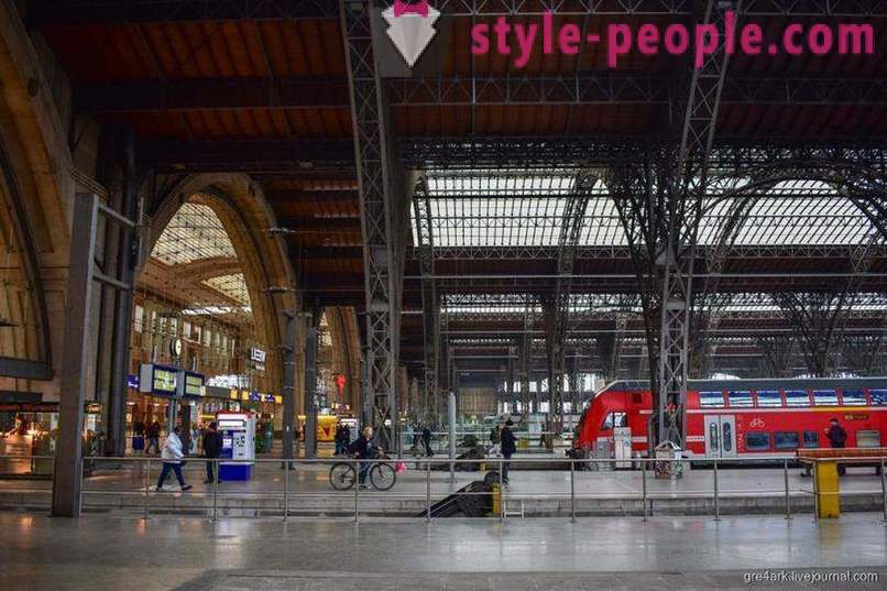 Της στο μεγαλύτερο σιδηροδρομικό σταθμό στην Ευρώπη Walk