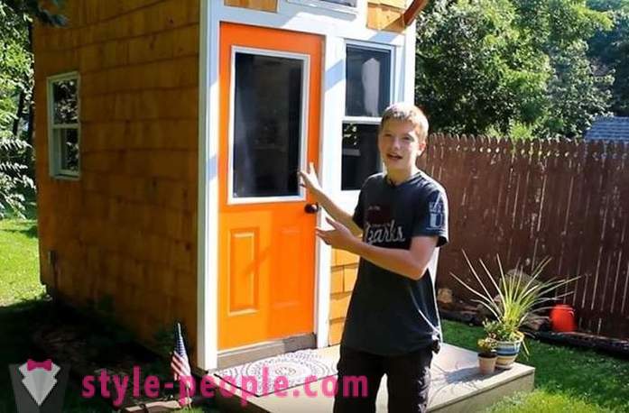 13-year-old αγόρι που χτίστηκε τον εαυτό του ένα σπίτι