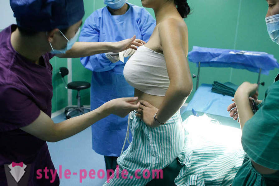 Στην Ιαπωνία, άρχισαν να αυξήσουν το στήθος για μια μέρα
