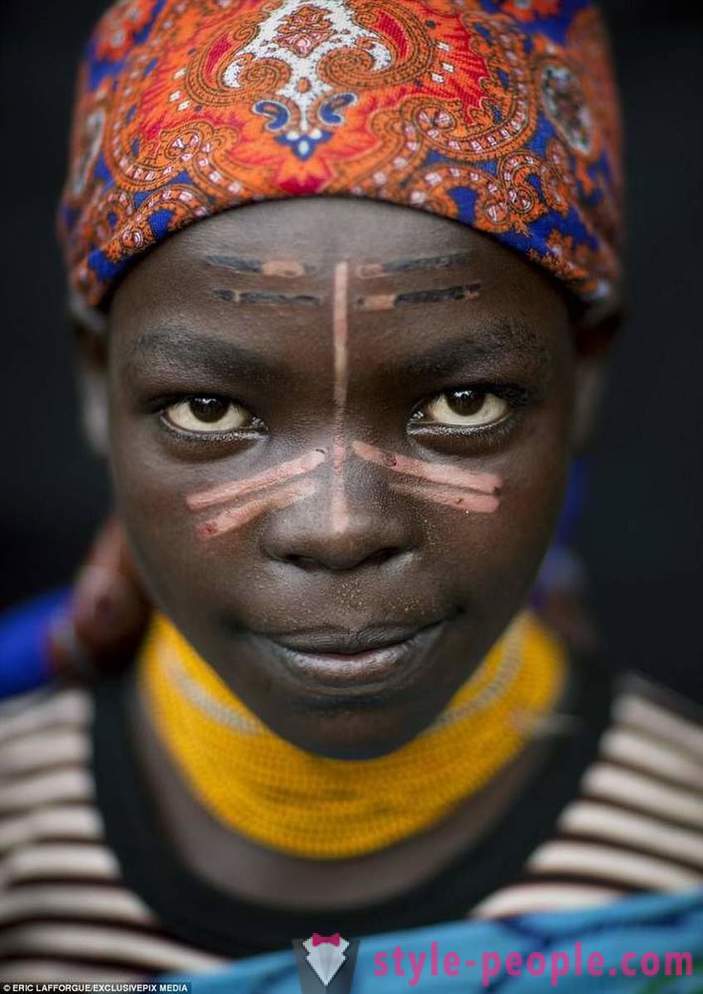 Στην Αφρική, οι ουλές κοσμούν όχι μόνο τους άνδρες
