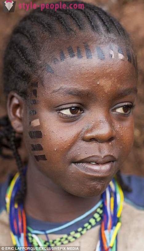 Στην Αφρική, οι ουλές κοσμούν όχι μόνο τους άνδρες
