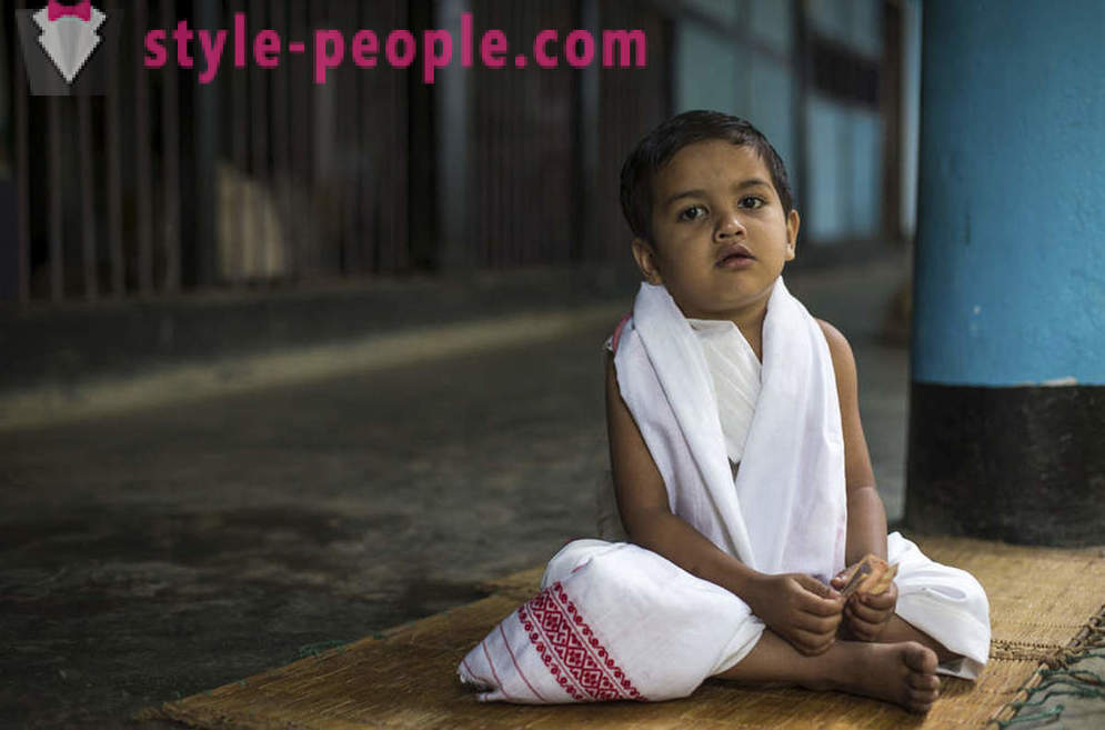 Η ζωή Μικρή Μοναχός Bhakti