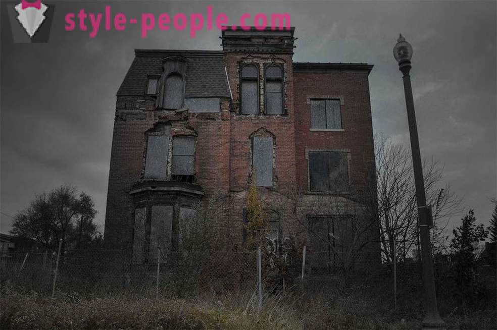 Η ιστορία αυτών των στοιχειωμένα σπίτια