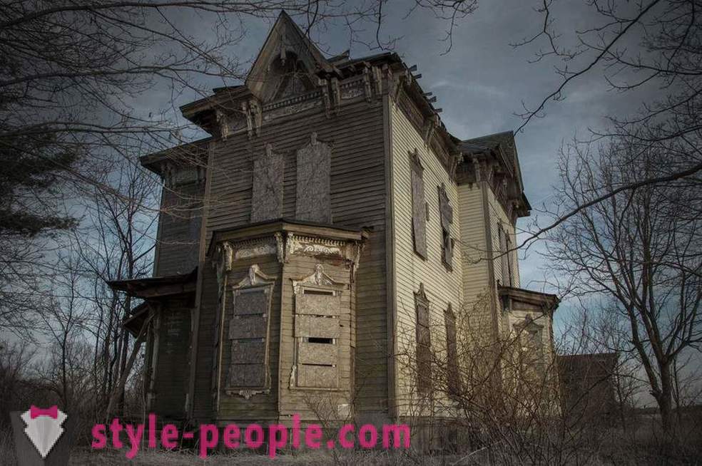 Η ιστορία αυτών των στοιχειωμένα σπίτια