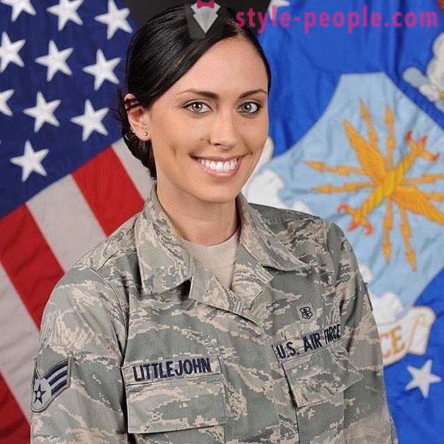 Kerissa Littlejohn - μέλη της Πολεμικής Αεροπορίας των ΗΠΑ, η οποία είναι επαγγελματίας μοντέλο, και έχει μεταπτυχιακό τίτλο
