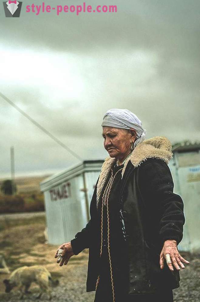 Δυτική φωτογράφος πέρασα δύο μήνες την επίσκεψη του Καζακστάν σαμάνος