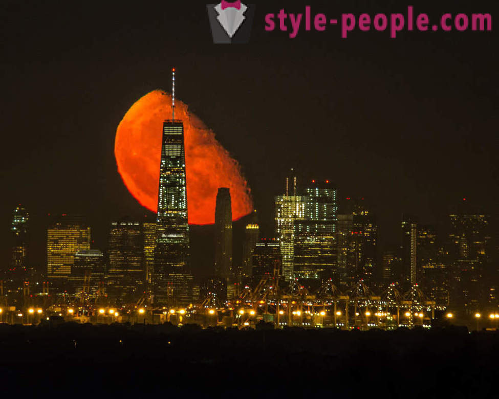 Αιματηρή φεγγάρι πάνω από το Μανχάταν