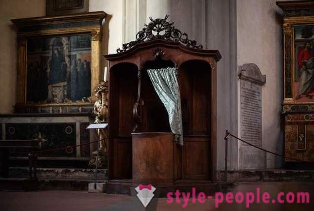 Εξομολογητηρίων στην ιταλική εκκλησία. Φωτογράφος Marcella Hakbardt