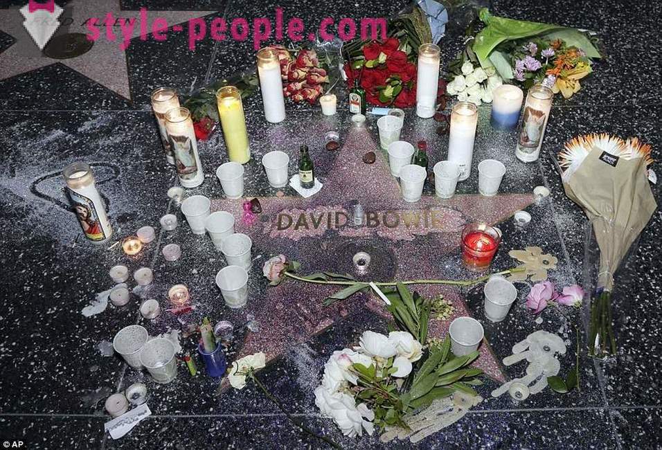Οι φίλοι αποχαιρετήσουν τον David Bowie