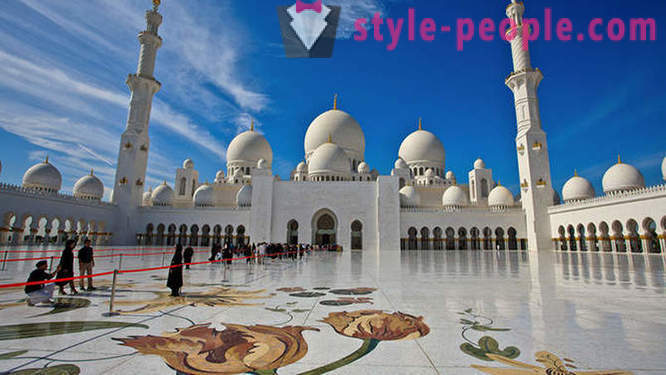 Sheikh Zayed Τζαμί - η κύρια βιτρίνα ανείπωτο πλούτο του Εμιράτου του Αμπού Ντάμπι