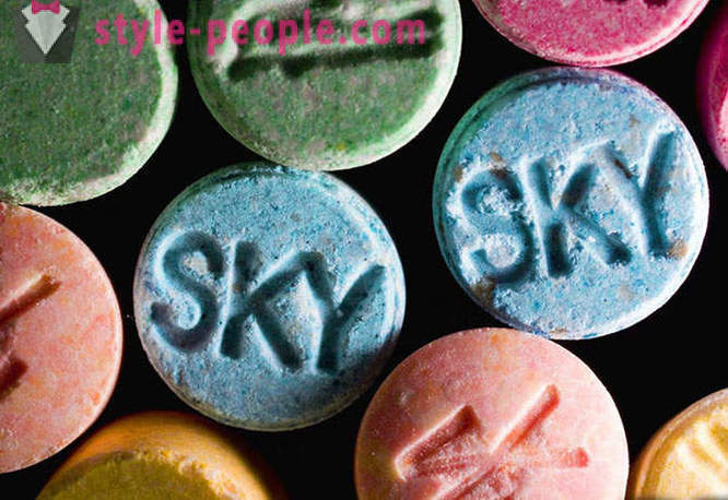 Ότι τα 9 πιο δημοφιλή επιβλαβείς ουσίες, όπως το αλκοόλ, το LSD και η καφεΐνη κάνει με τον εγκέφαλο