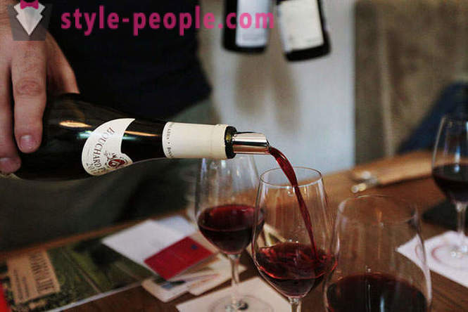 10 γεγονότα σχετικά με Beaujolais που θα σας κάνει μια γνώστη κρασιού με άψογο γούστο
