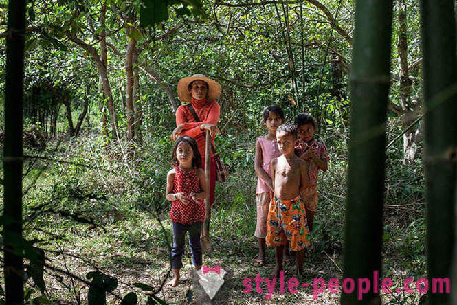 Καμπότζης κυνηγοί ταραντούλες
