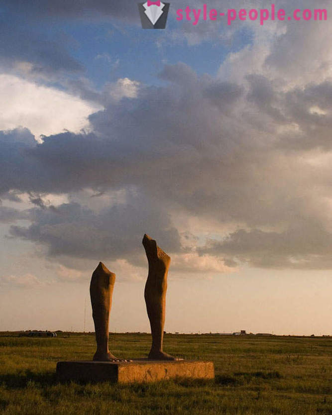10 πιο παράξενα και περίεργα αγάλματα του κόσμου
