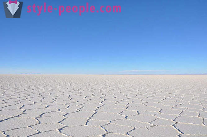 Ταξίδι μέσα από τη μεγαλύτερη έρημο αλατιού στον κόσμο
