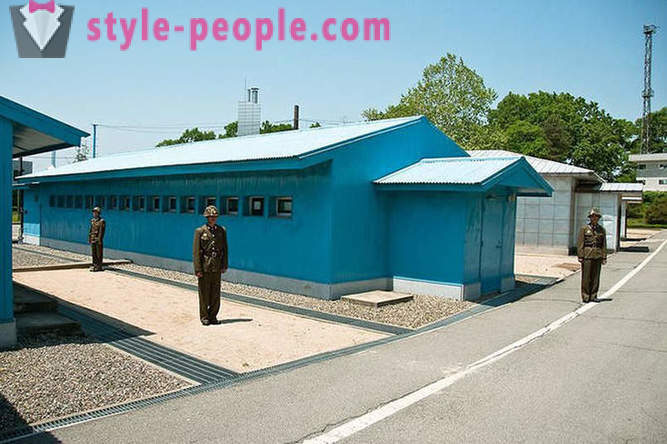 Panmundzhom - παράξενο σύνορα μεταξύ Βόρειας και Νότιας Κορέας
