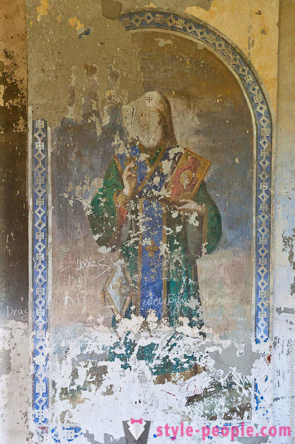 Εγκαταλελειμμένα εκκλησίες και τοιχογραφίες στην περιοχή Lipetsk