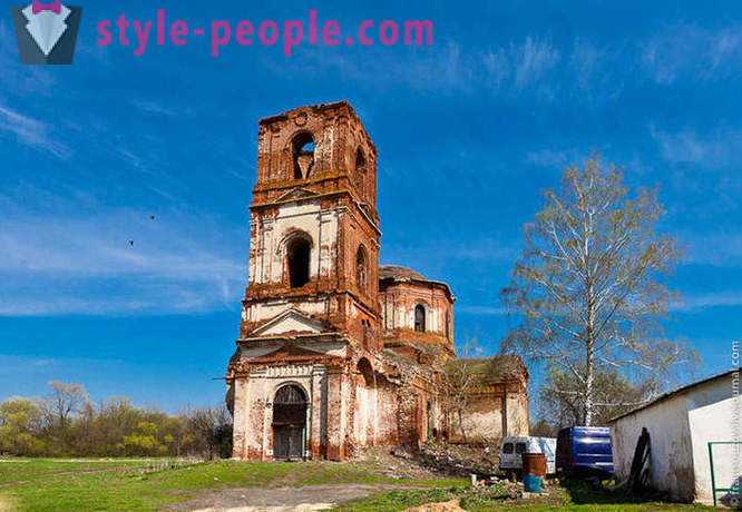 Εγκαταλελειμμένα εκκλησίες και τοιχογραφίες στην περιοχή Lipetsk