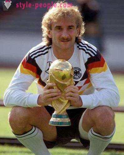 Rudi Völler - γερμανική ποδοσφαιριστής και προπονητής: μια βιογραφία, αθλητικά επιτεύγματα