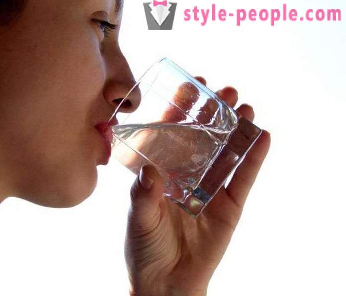 Μπορώ να πιω το νερό κατά τη διάρκεια μιας προπόνηση στο γυμναστήριο;