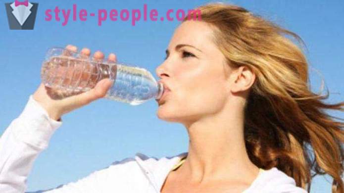 Μπορώ να πιω το νερό κατά τη διάρκεια μιας προπόνηση στο γυμναστήριο;