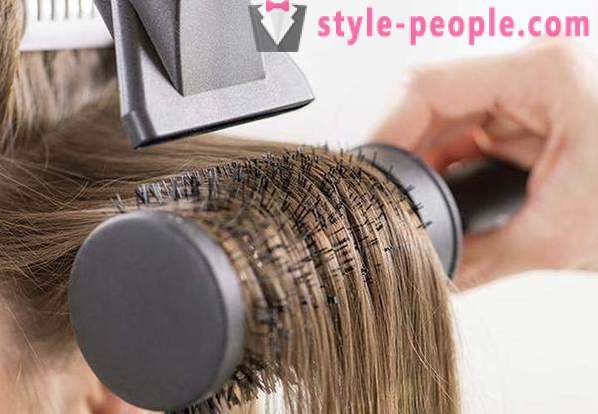 Το βούρτσισμα των μαλλιών - επαγγελματικό styling στο σπίτι