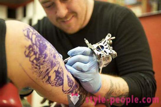 Πώς να κάνει ένα τατουάζ και τι πρέπει να γνωρίζετε πριν πάτε στο κομμωτήριο